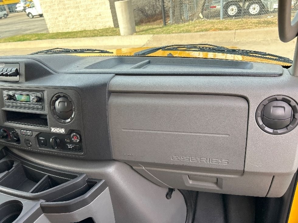 Light Duty Box Truck-Light and Medium Duty Trucks-Ford-2022-E350-Arlington-TX-99,536\n\t\tmiles-$ 28,000 - Image 18
