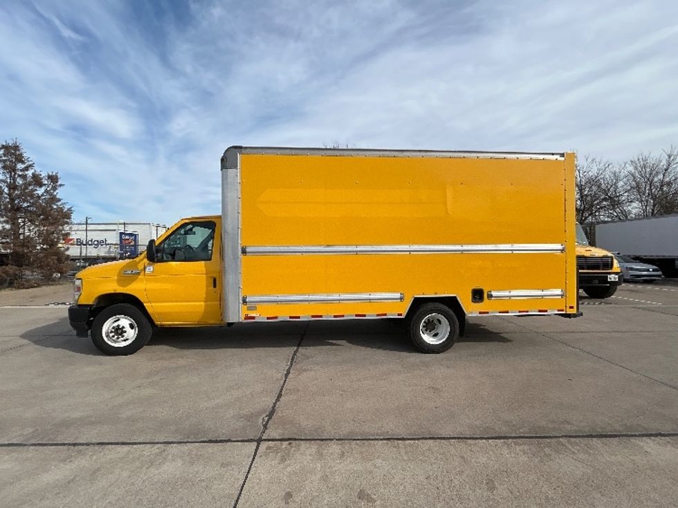 Light Duty Box Truck-Light and Medium Duty Trucks-Ford-2022-E350-Arlington-TX-99,536\n\t\tmiles-$ 28,000 - Image 4