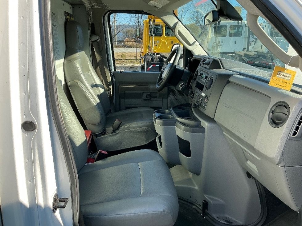 Light Duty Box Truck-Light and Medium Duty Trucks-Ford-2022-E350-Atlanta (Forest Park)-GA-98,291\n\t\tmiles-$ 32,500 - Image 22