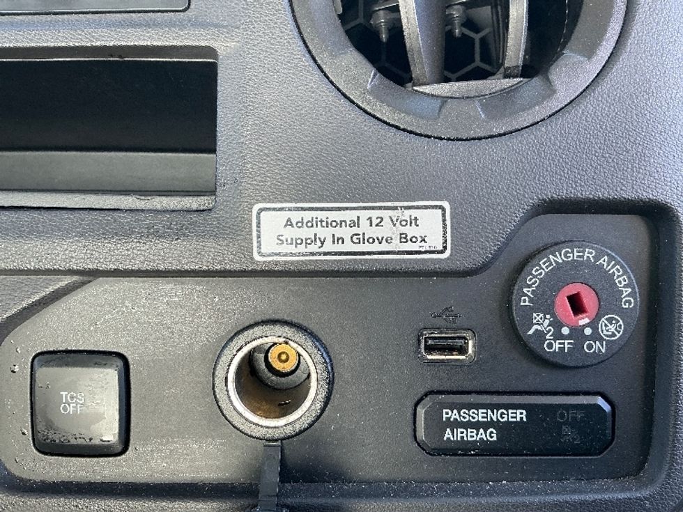 Light Duty Box Truck-Light and Medium Duty Trucks-Ford-2022-E350-Atlanta (Forest Park)-GA-98,291\n\t\tmiles-$ 32,500 - Image 25