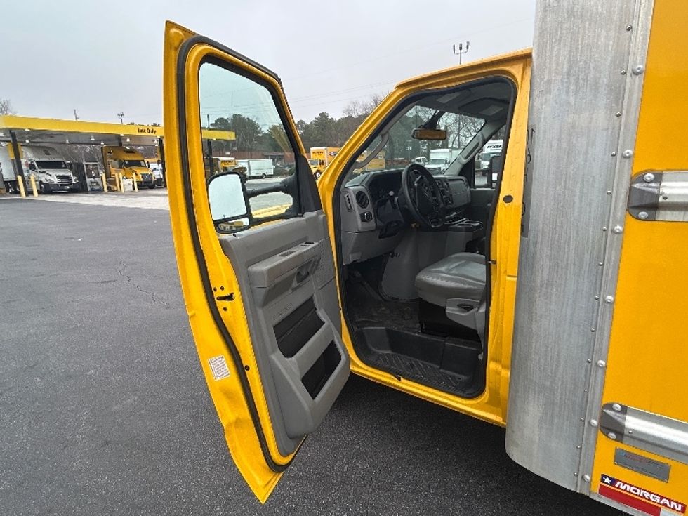 Light Duty Box Truck-Light and Medium Duty Trucks-Ford-2022-E350-Atlanta-GA-106,112\n\t\tmiles-$ 28,000 - Image 16