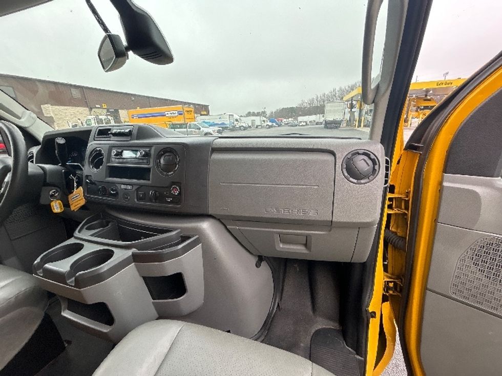 Light Duty Box Truck-Light and Medium Duty Trucks-Ford-2022-E350-Atlanta-GA-106,112\n\t\tmiles-$ 28,000 - Image 21