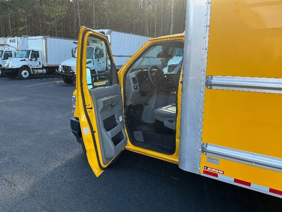 Light Duty Box Truck-Light and Medium Duty Trucks-Ford-2022-E350-Atlanta-GA-87,037\n\t\tmiles-$ 30,750 - Image 16