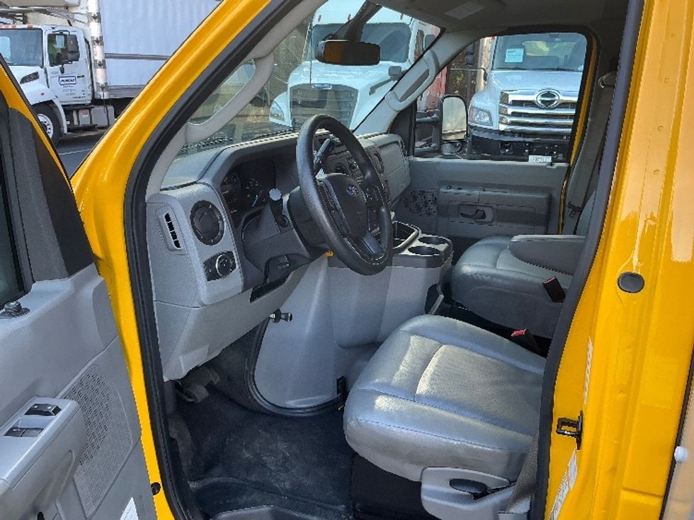 Light Duty Box Truck-Light and Medium Duty Trucks-Ford-2022-E350-Atlanta-GA-87,037\n\t\tmiles-$ 30,750 - Image 17