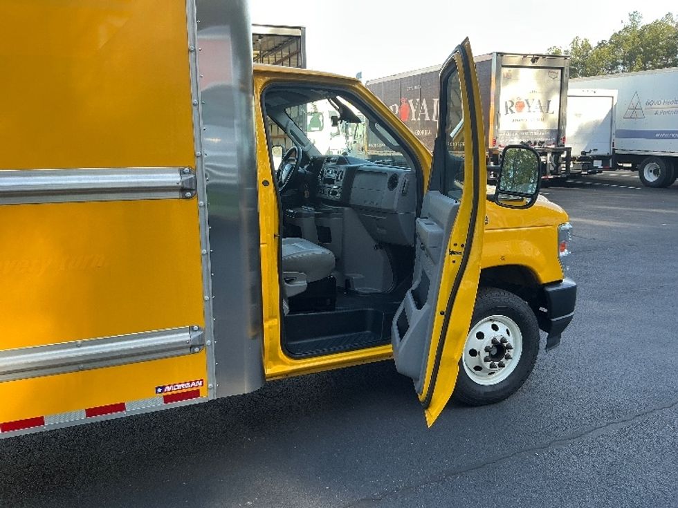 Light Duty Box Truck-Light and Medium Duty Trucks-Ford-2022-E350-Atlanta-GA-87,037\n\t\tmiles-$ 30,750 - Image 20