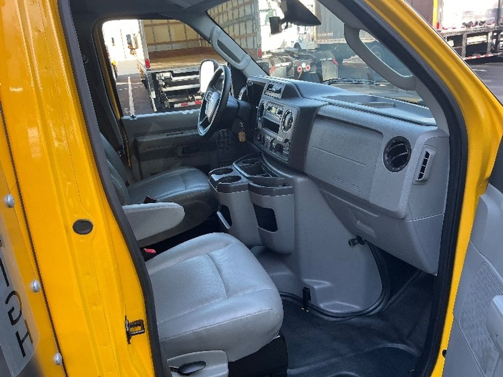 Light Duty Box Truck-Light and Medium Duty Trucks-Ford-2022-E350-Atlanta-GA-87,037\n\t\tmiles-$ 30,750 - Image 22