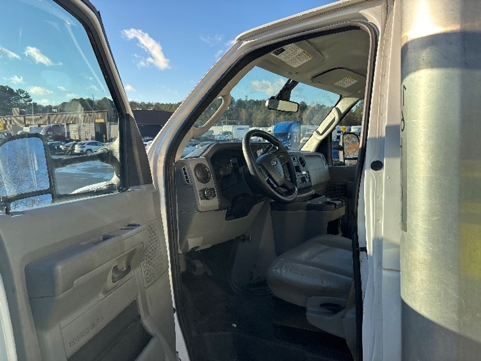 Light Duty Box Truck-Light and Medium Duty Trucks-Ford-2022-E350-Atlanta-GA-90,983\n\t\tmiles-$ 33,250 - Image 16