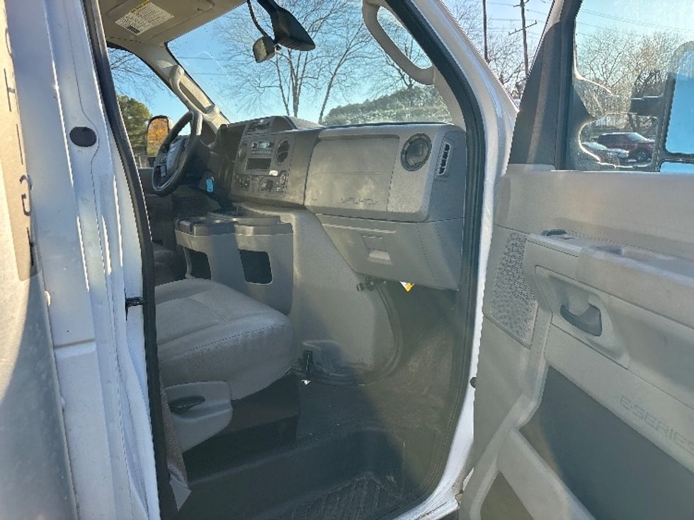 Light Duty Box Truck-Light and Medium Duty Trucks-Ford-2022-E350-Atlanta-GA-90,983\n\t\tmiles-$ 33,250 - Image 20