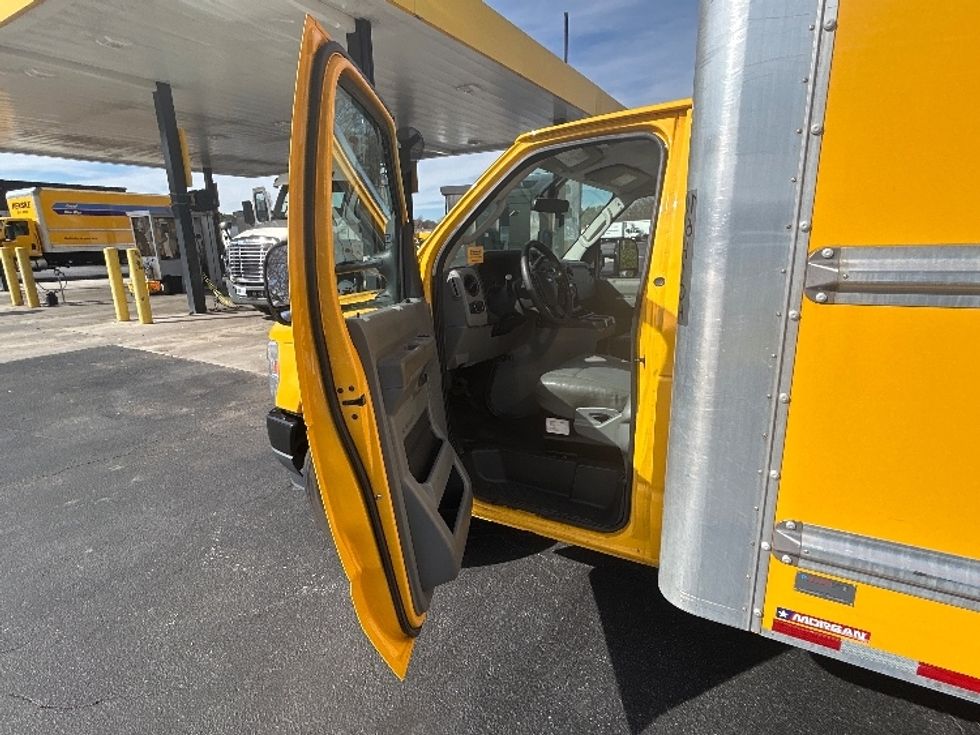Light Duty Box Truck-Light and Medium Duty Trucks-Ford-2022-E350-Atlanta-GA-96,336\n\t\tmiles-$ 29,500 - Image 16