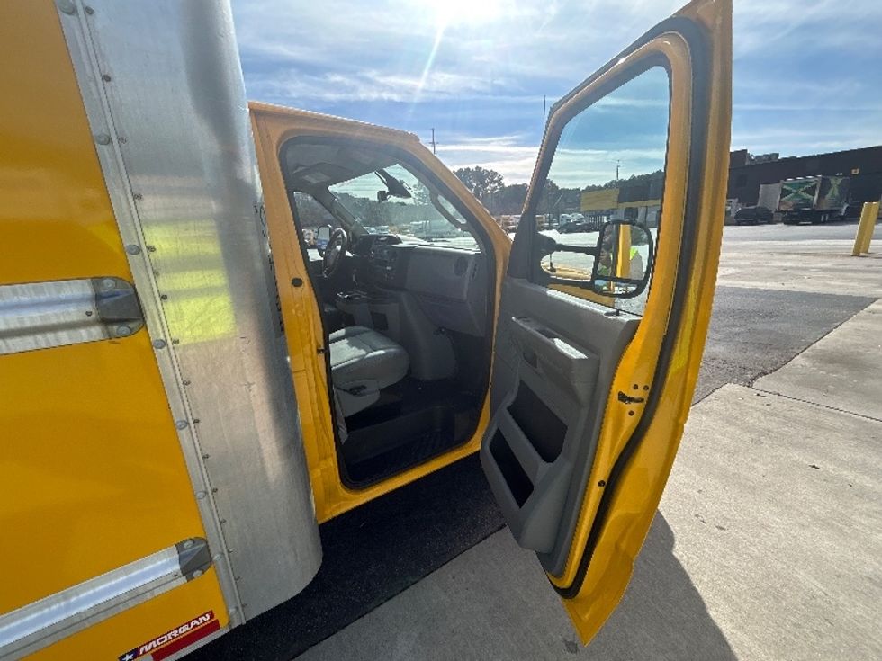 Light Duty Box Truck-Light and Medium Duty Trucks-Ford-2022-E350-Atlanta-GA-96,336\n\t\tmiles-$ 29,500 - Image 20