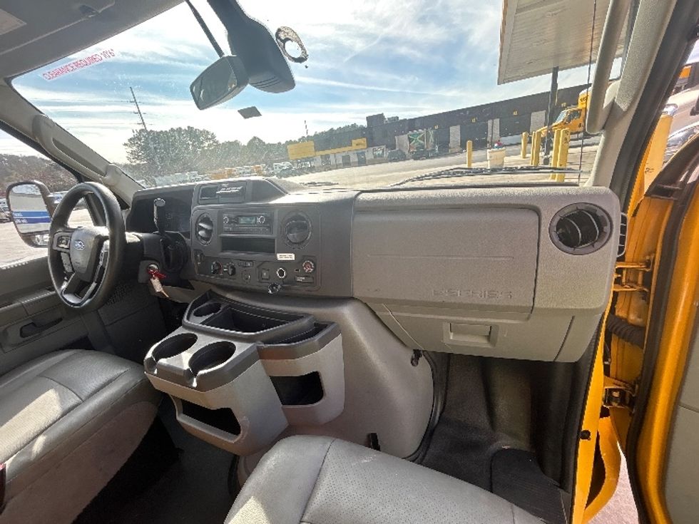 Light Duty Box Truck-Light and Medium Duty Trucks-Ford-2022-E350-Atlanta-GA-96,336\n\t\tmiles-$ 29,500 - Image 21