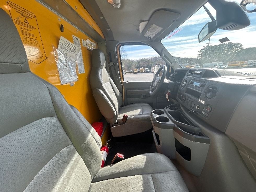 Light Duty Box Truck-Light and Medium Duty Trucks-Ford-2022-E350-Atlanta-GA-96,336\n\t\tmiles-$ 29,500 - Image 22