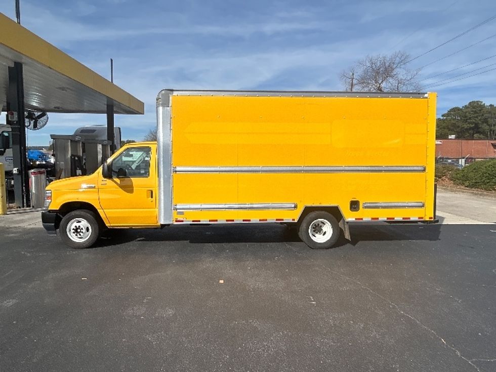 Light Duty Box Truck-Light and Medium Duty Trucks-Ford-2022-E350-Atlanta-GA-96,336\n\t\tmiles-$ 29,500 - Image 4