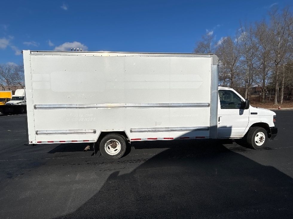 Light Duty Box Truck-Light and Medium Duty Trucks-Ford-2022-E350-Atlanta-GA-96,361\n\t\tmiles-$ 32,750 - Image 15