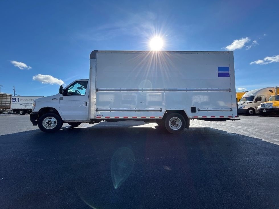 Light Duty Box Truck-Light and Medium Duty Trucks-Ford-2022-E350-Atlanta-GA-96,361\n\t\tmiles-$ 32,750 - Image 4