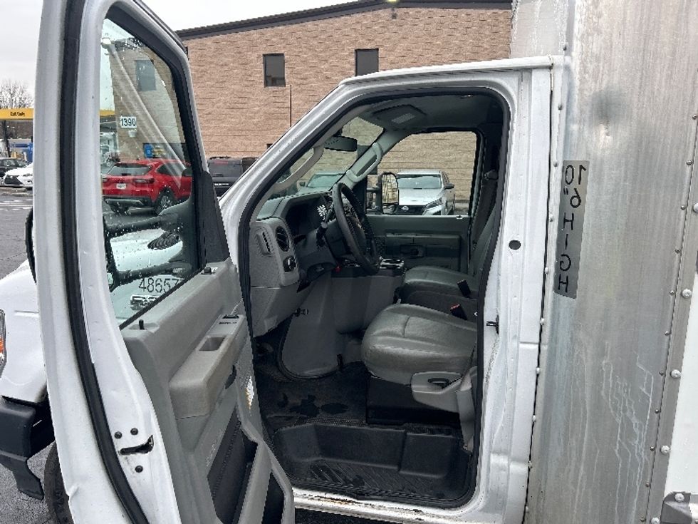Light Duty Box Truck-Light and Medium Duty Trucks-Ford-2022-E350-Atlanta-GA-98,437\n\t\tmiles-$ 32,500 - Image 16