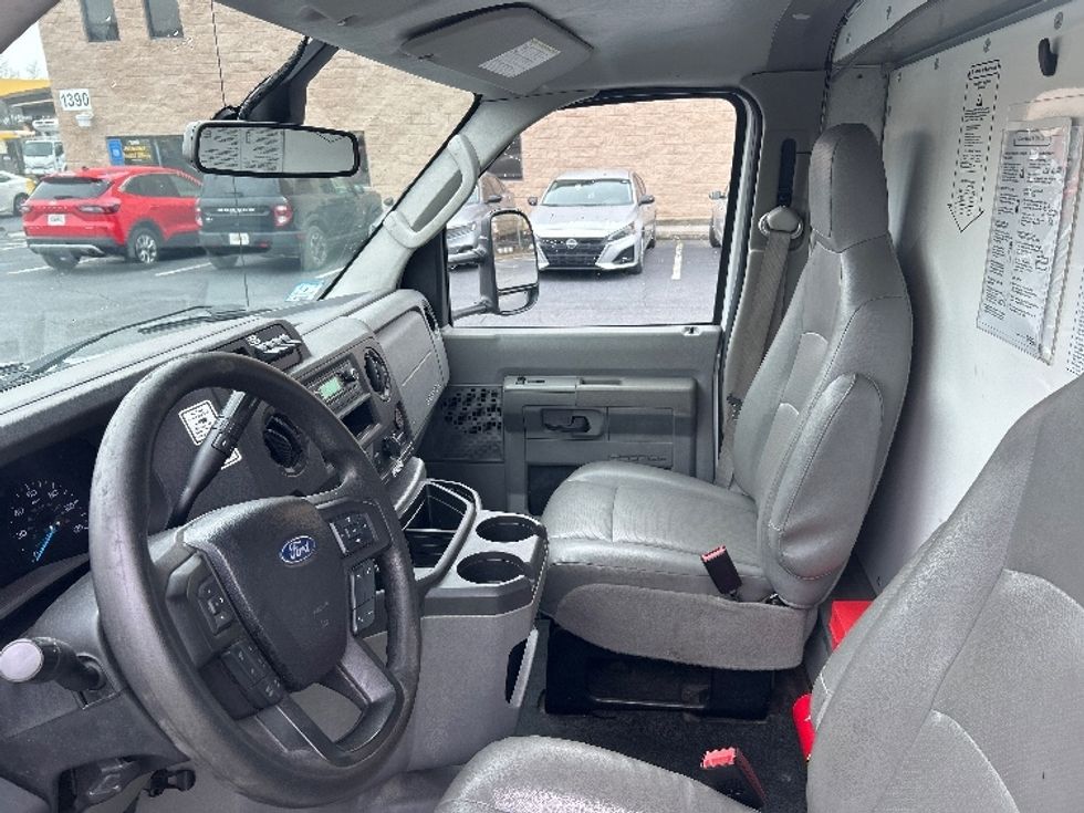 Light Duty Box Truck-Light and Medium Duty Trucks-Ford-2022-E350-Atlanta-GA-98,437\n\t\tmiles-$ 32,500 - Image 17