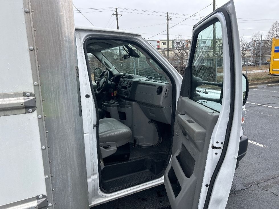 Light Duty Box Truck-Light and Medium Duty Trucks-Ford-2022-E350-Atlanta-GA-98,437\n\t\tmiles-$ 32,500 - Image 20