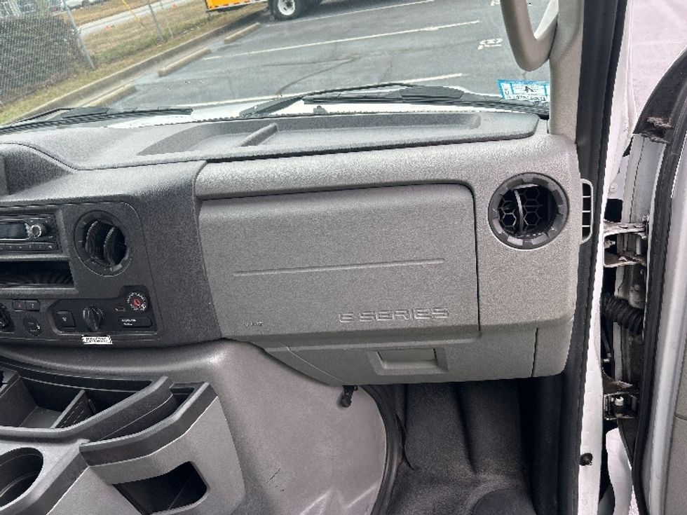 Light Duty Box Truck-Light and Medium Duty Trucks-Ford-2022-E350-Atlanta-GA-98,437\n\t\tmiles-$ 32,500 - Image 21