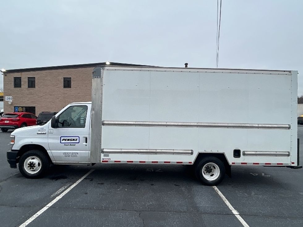 Light Duty Box Truck-Light and Medium Duty Trucks-Ford-2022-E350-Atlanta-GA-98,437\n\t\tmiles-$ 32,500 - Image 4