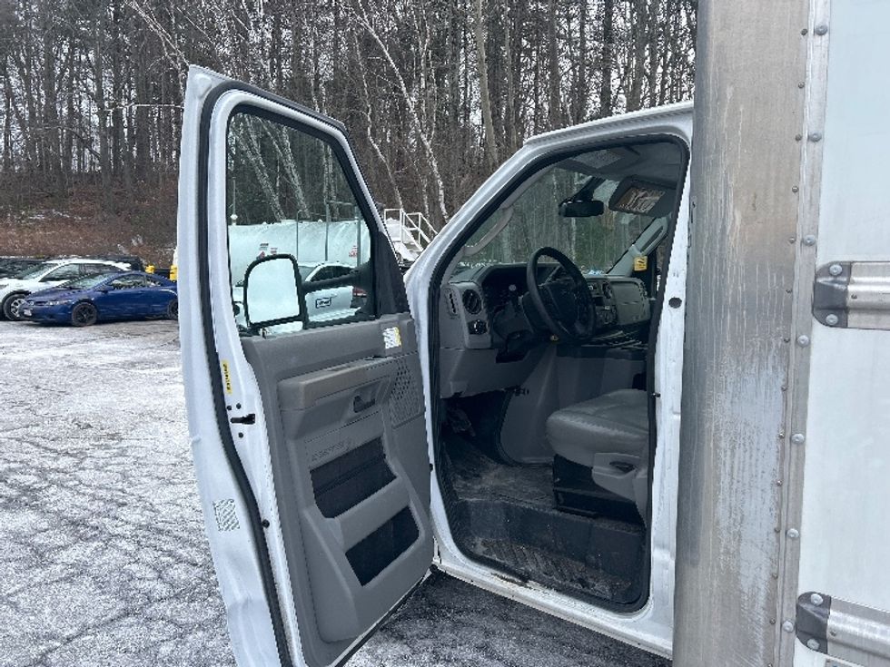 Light Duty Box Truck-Light and Medium Duty Trucks-Ford-2022-E350-Auburn-MA-94,181\n\t\tmiles-$ 29,750 - Image 15