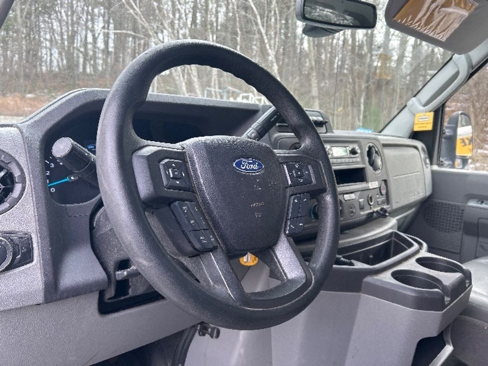 Light Duty Box Truck-Light and Medium Duty Trucks-Ford-2022-E350-Auburn-MA-94,181\n\t\tmiles-$ 29,750 - Image 16