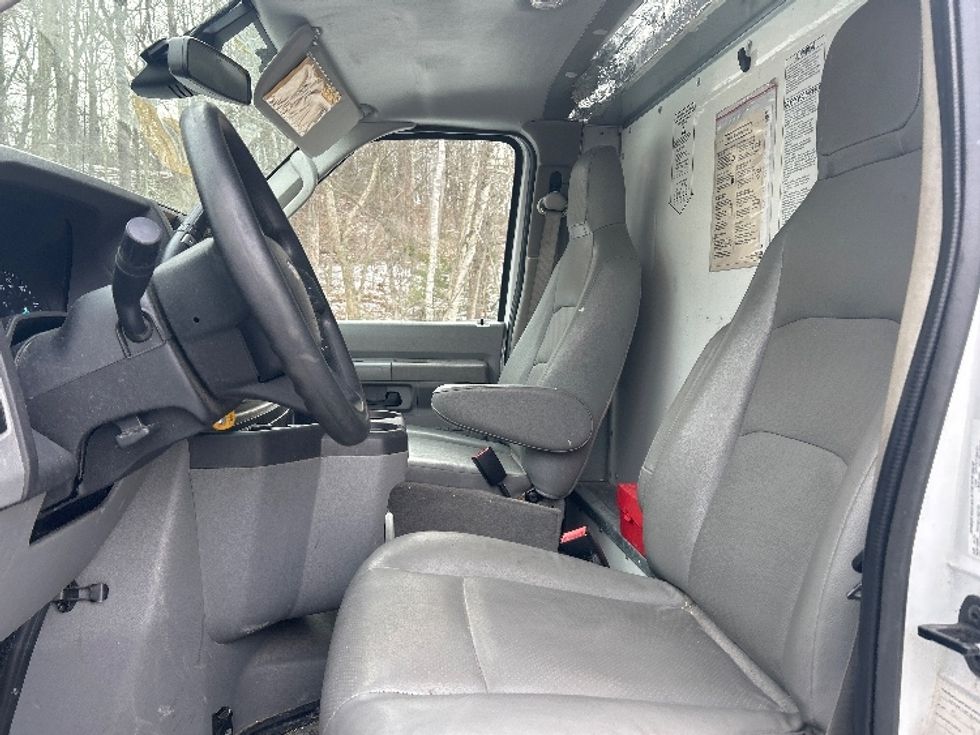Light Duty Box Truck-Light and Medium Duty Trucks-Ford-2022-E350-Auburn-MA-94,181\n\t\tmiles-$ 29,750 - Image 18