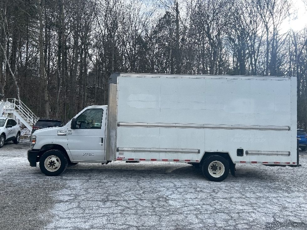 Light Duty Box Truck-Light and Medium Duty Trucks-Ford-2022-E350-Auburn-MA-94,181\n\t\tmiles-$ 29,750 - Image 4