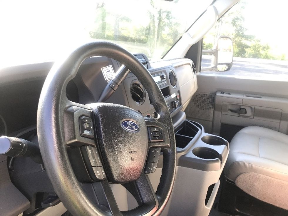 Light Duty Box Truck-Light and Medium Duty Trucks-Ford-2022-E350-Aurora-CO-109,914\n\t\tmiles-$ 31,250 - Image 17