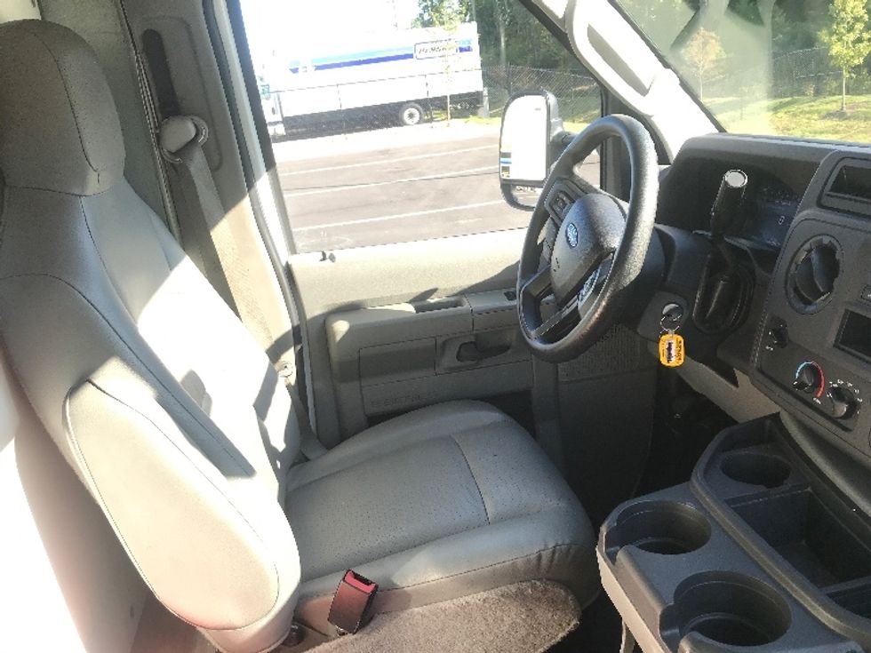 Light Duty Box Truck-Light and Medium Duty Trucks-Ford-2022-E350-Aurora-CO-109,914\n\t\tmiles-$ 31,250 - Image 22