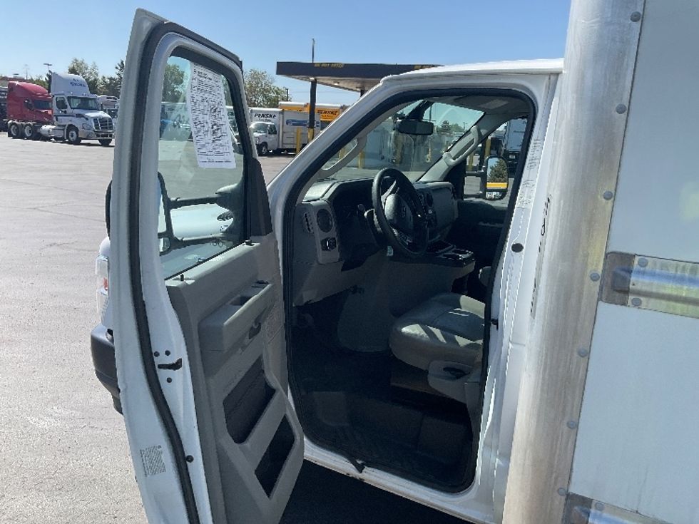 Light Duty Box Truck-Light and Medium Duty Trucks-Ford-2022-E350-Aurora-CO-123,877\n\t\tmiles-$ 25,750 - Image 16
