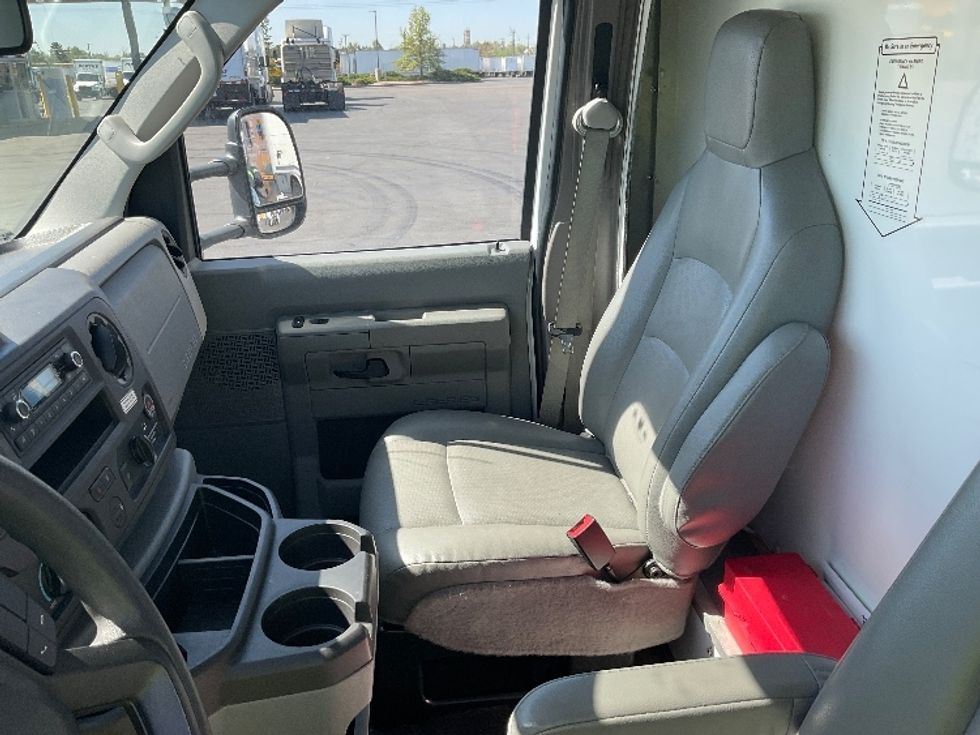 Light Duty Box Truck-Light and Medium Duty Trucks-Ford-2022-E350-Aurora-CO-123,877\n\t\tmiles-$ 25,750 - Image 19