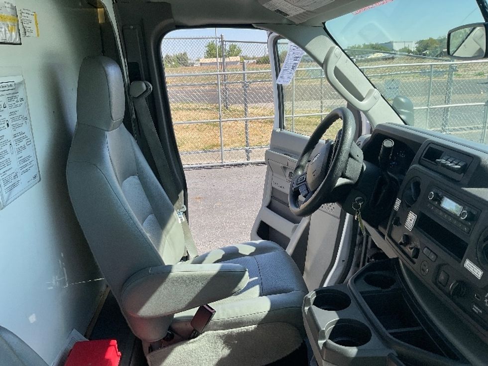 Light Duty Box Truck-Light and Medium Duty Trucks-Ford-2022-E350-Aurora-CO-123,877\n\t\tmiles-$ 25,750 - Image 22