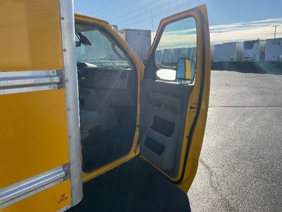 Light Duty Box Truck-Light and Medium Duty Trucks-Ford-2022-E350-Aurora-CO-129,900\n\t\tmiles-$ 24,250 - Image 20
