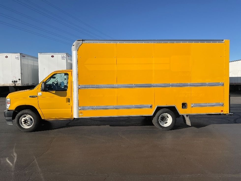 Light Duty Box Truck-Light and Medium Duty Trucks-Ford-2022-E350-Aurora-CO-129,900\n\t\tmiles-$ 24,250 - Image 4