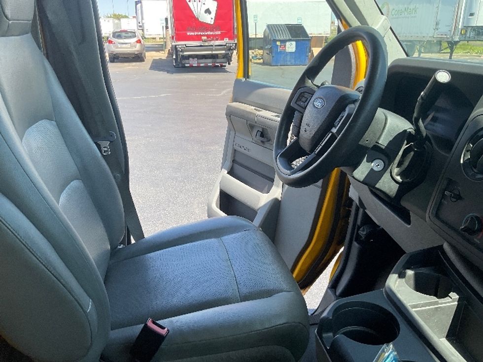 Light Duty Box Truck-Light and Medium Duty Trucks-Ford-2022-E350-Aurora-CO-83,904\n\t\tmiles-$ 30,750 - Image 22