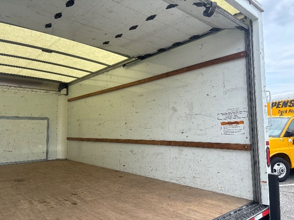 Light Duty Box Truck-Light and Medium Duty Trucks-Ford-2022-E350-Aurora-CO-92,379\n\t\tmiles-$ 31,250 - Image 12