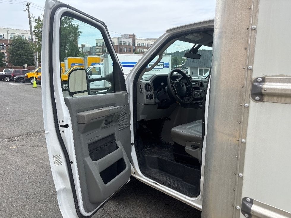 Light Duty Box Truck-Light and Medium Duty Trucks-Ford-2022-E350-Aurora-CO-92,379\n\t\tmiles-$ 31,250 - Image 16
