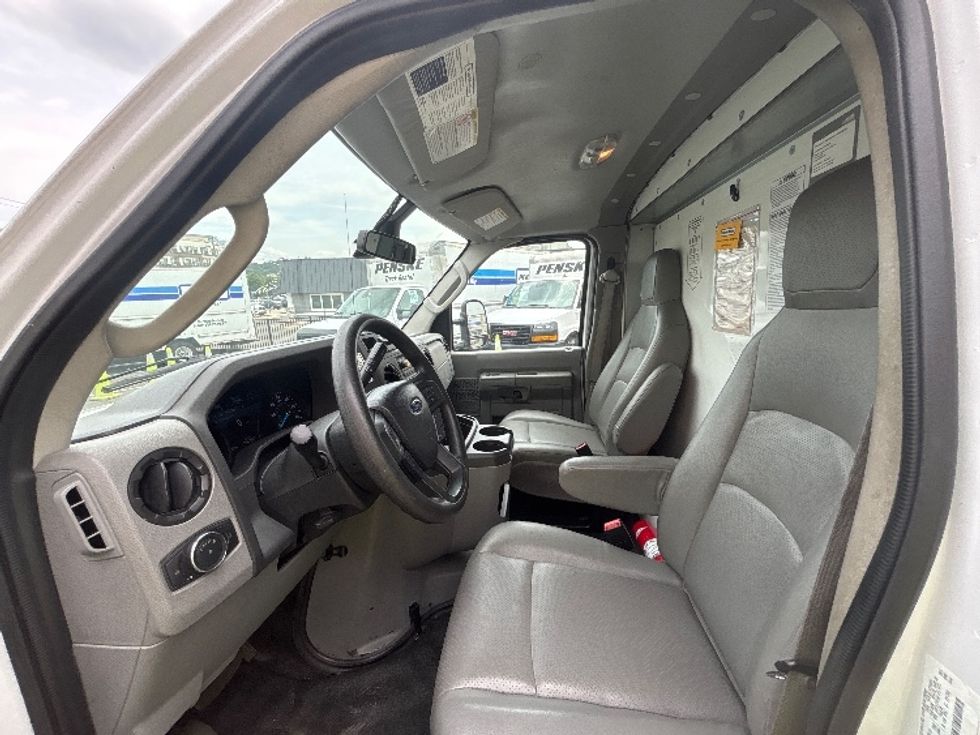 Light Duty Box Truck-Light and Medium Duty Trucks-Ford-2022-E350-Aurora-CO-92,379\n\t\tmiles-$ 31,250 - Image 19