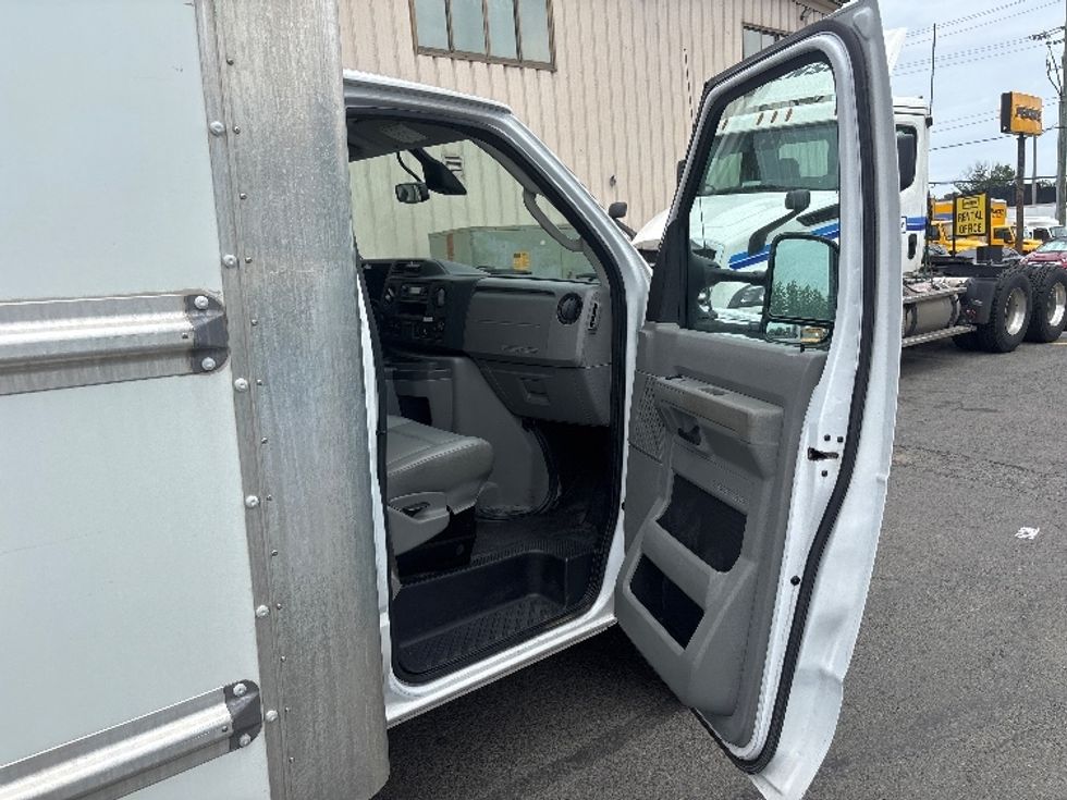 Light Duty Box Truck-Light and Medium Duty Trucks-Ford-2022-E350-Aurora-CO-92,379\n\t\tmiles-$ 31,250 - Image 20