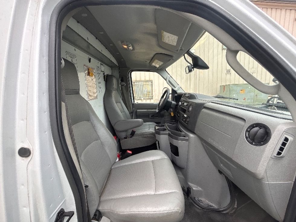 Light Duty Box Truck-Light and Medium Duty Trucks-Ford-2022-E350-Aurora-CO-92,379\n\t\tmiles-$ 31,250 - Image 22