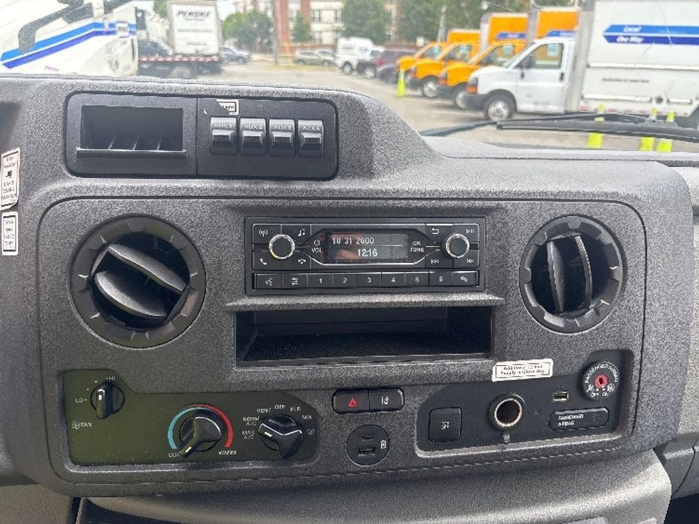 Light Duty Box Truck-Light and Medium Duty Trucks-Ford-2022-E350-Aurora-CO-92,379\n\t\tmiles-$ 31,250 - Image 25