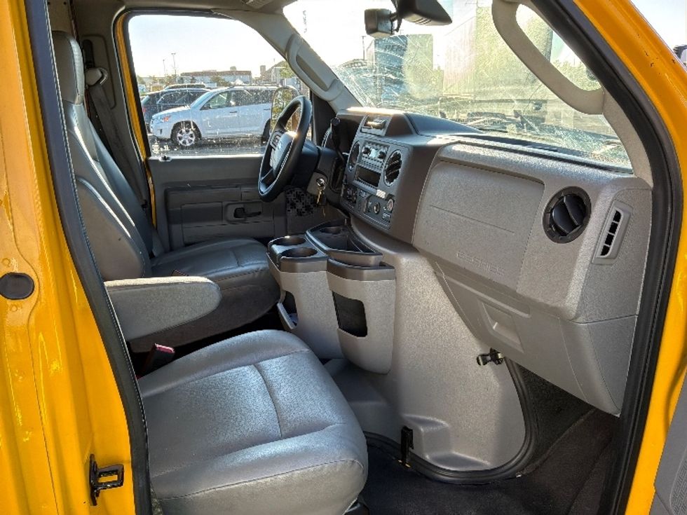 Light Duty Box Truck-Light and Medium Duty Trucks-Ford-2022-E350-Aurora-CO-92,523\n\t\tmiles-$ 28,250 - Image 22