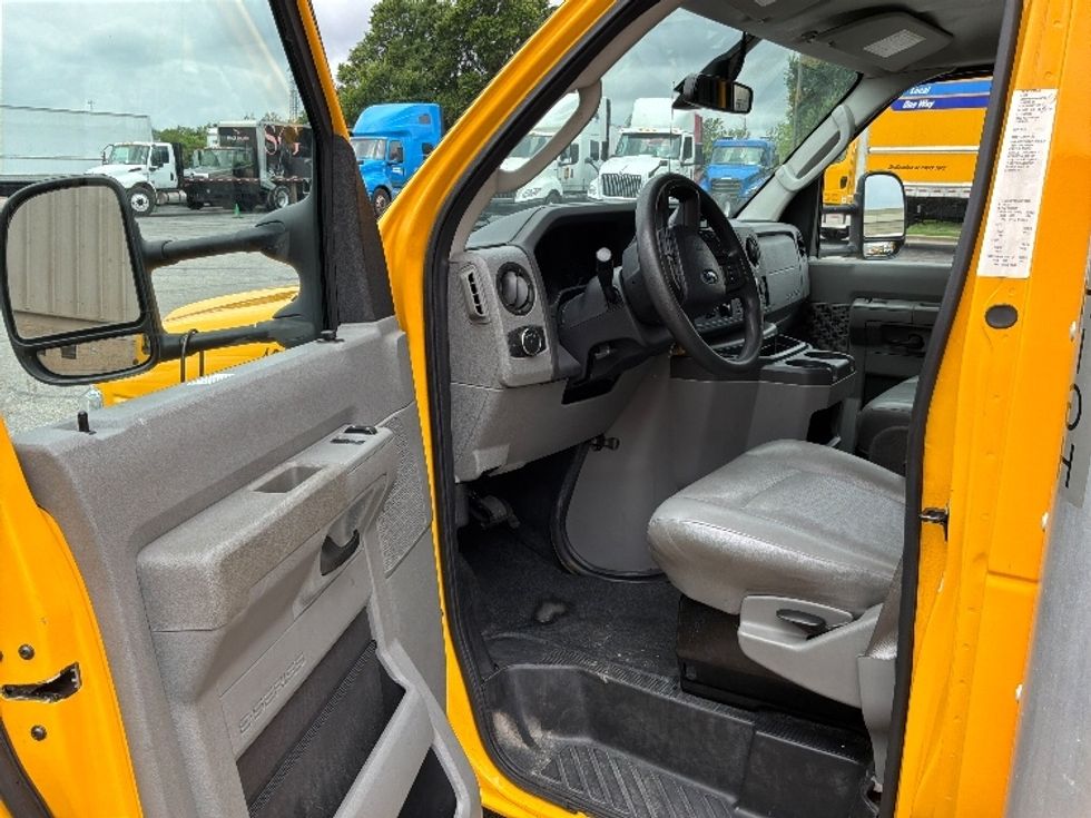 Light Duty Box Truck-Light and Medium Duty Trucks-Ford-2022-E350-Austin-TX-101,948\n\t\tmiles-$ 26,750 - Image 13
