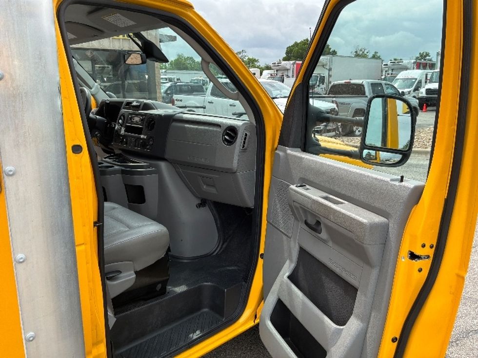 Light Duty Box Truck-Light and Medium Duty Trucks-Ford-2022-E350-Austin-TX-101,948\n\t\tmiles-$ 26,750 - Image 17