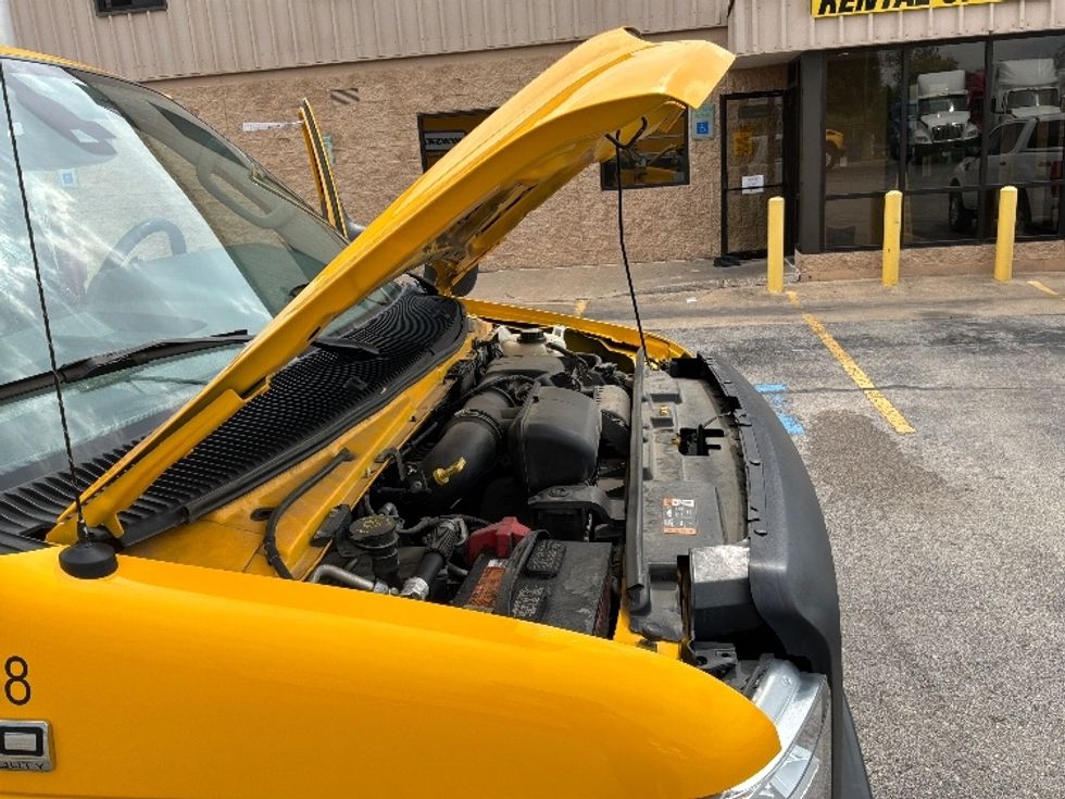 Light Duty Box Truck-Light and Medium Duty Trucks-Ford-2022-E350-Austin-TX-101,948\n\t\tmiles-$ 26,750 - Image 21