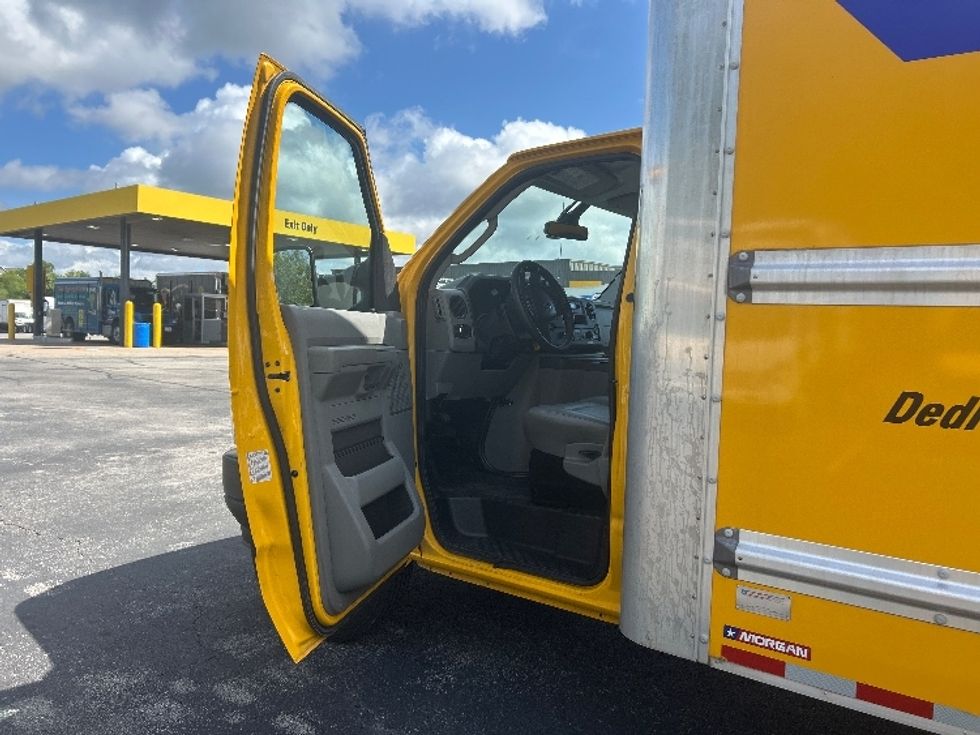 Light Duty Box Truck-Light and Medium Duty Trucks-Ford-2022-E350-Austin-TX-118,441\n\t\tmiles-$ 23,250 - Image 16