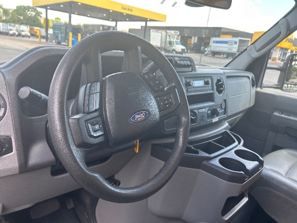 Light Duty Box Truck-Light and Medium Duty Trucks-Ford-2022-E350-Austin-TX-118,441\n\t\tmiles-$ 23,250 - Image 17
