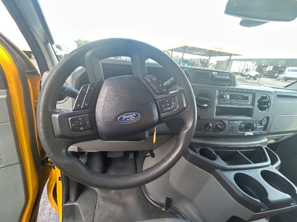 Light Duty Box Truck-Light and Medium Duty Trucks-Ford-2022-E350-Austin-TX-118,441\n\t\tmiles-$ 23,250 - Image 18