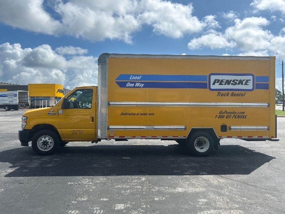 Light Duty Box Truck-Light and Medium Duty Trucks-Ford-2022-E350-Austin-TX-118,441\n\t\tmiles-$ 23,250 - Image 4